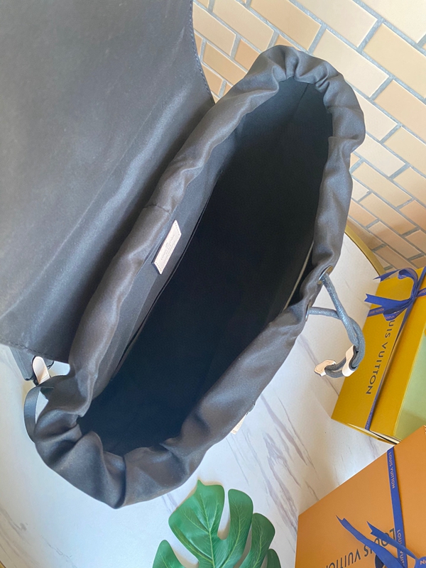 ルイヴィトンバッグ着用イメージ